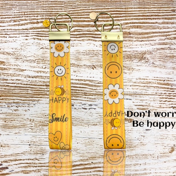 Don’t worry be happy wristlet, key fob - Picture 6 of 7